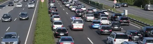 Europa presiona a la DGT: El "efecto pasillo" será obligatorio en España